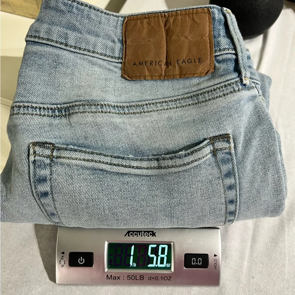 American Eagle Distressed Light Wash Slim Straight Jeans 33x32